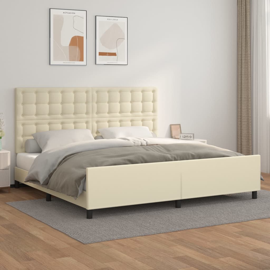 Cama de casal creme com cabeceira acolchoada e roupa de cama cinzenta numa sala luminosa.