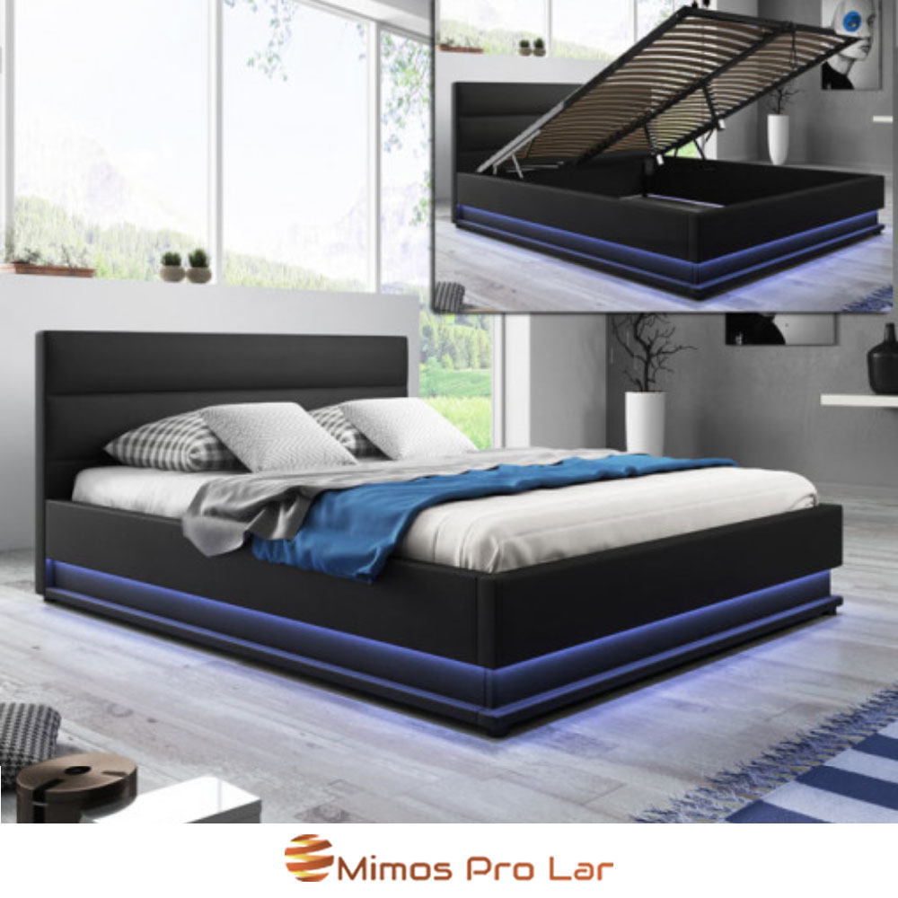 Cama preta estofada com iluminação LED azul e gavetão elevatório aberta, em ambiente interior minimalista