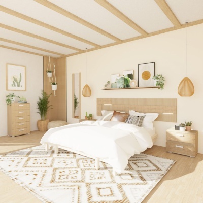 Quarto com cama de madeira clara, candeeiros pendentes, cómoda, tapete branco com padrão geométrico castanho e plantas decorativas.