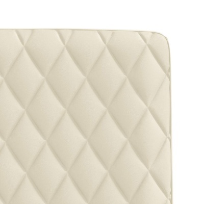 Capa estofada em couro sintético bege com padrão acolchoado em losangos