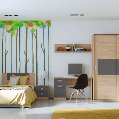 Quarto moderno com cama, secretária, cadeira e armário em madeira clara e decoracão de parede com árvores coloridas