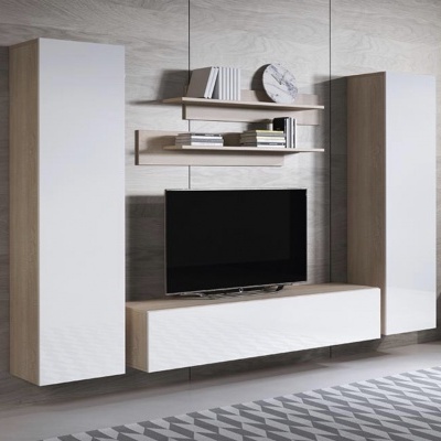 Conjunto de móveis para sala em madeira clara e branco com TV e prateleira de parede