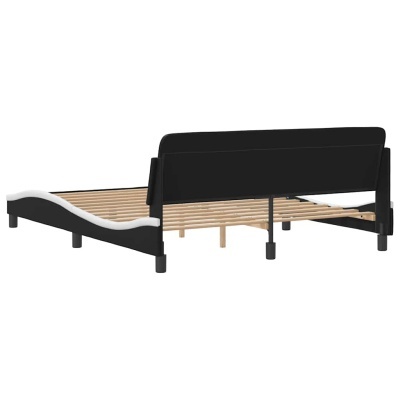 Cama de madeira com cabeceira estofada preta e estrado de ripas de madeira clara