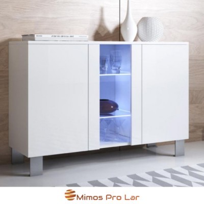 Aparador branco com três portas e iluminação azul na porta de vidro