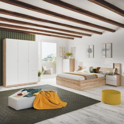 Quarto moderno com móveis em madeira clara e branco, cama, roupeiro, cómoda, almofadas e tapete cinzento