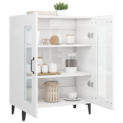 Móvel de armazenamento branco com porta de vidro aberta mostrando utensílios e decoração dentro.