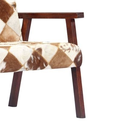 Cadeira em madeira escura com assento estofado em patchwork de couro de animal