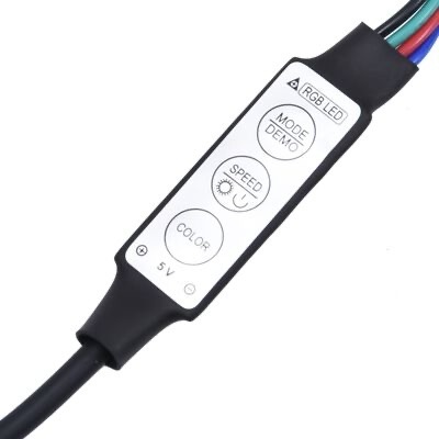 Controlador RGB LED preto com botões e fios coloridos