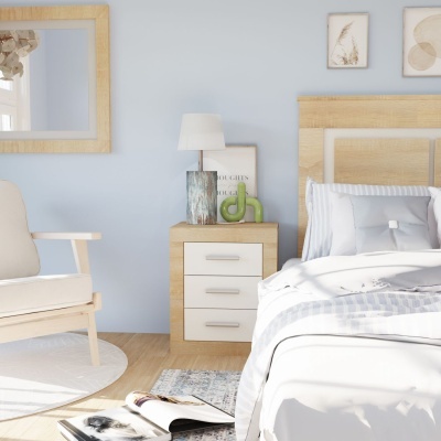 Quarto moderno com cama, mesa de cabeceira, candeeiro, cadeira e decoração minimalista em tons claros