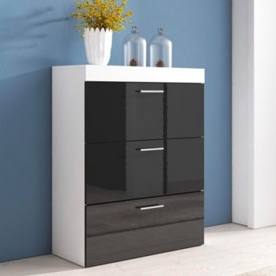 Móvel de arrumação branco com gavetas pretas brilhantes e decoração