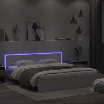 Cama branca moderna com cabeceira iluminada por luz LED azul em quarto cinzento