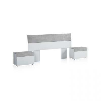 Banco branco com almofadas cinza aveludadas e dois pufes a combinar