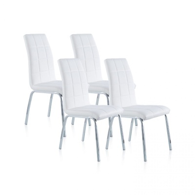 Conjunto de quatro cadeiras estofadas em couro branco e pernas cromadas