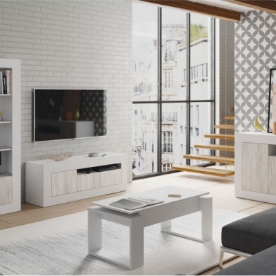 Sala de estar moderna com mobília branca e madeira clara e parede com papel de parede geométrico