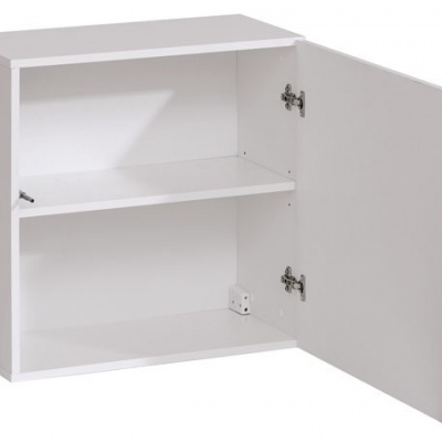 Armário branco de madeira com porta aberta e divisória