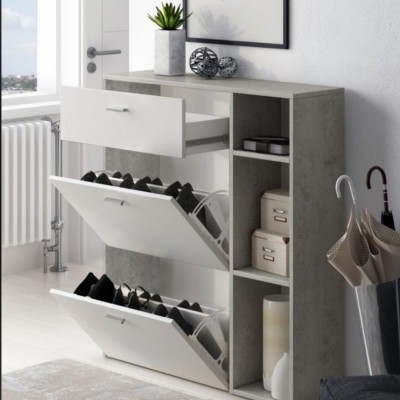 Móvel organizador com guarda-chuvas e decoração interior moderna