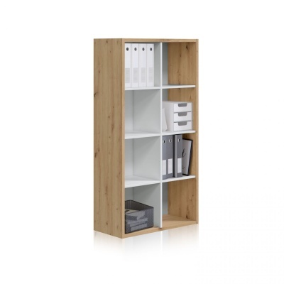 Estante de madeira clara com interior branco e objetos organizados