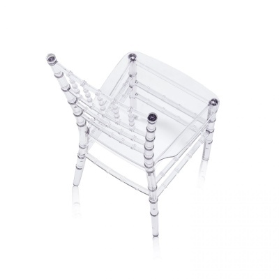 Cadeira transparente de acrílico com design minimalista