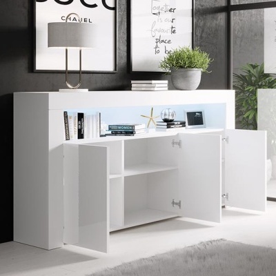 Aparador branco moderno com portas abertas e decoração interior