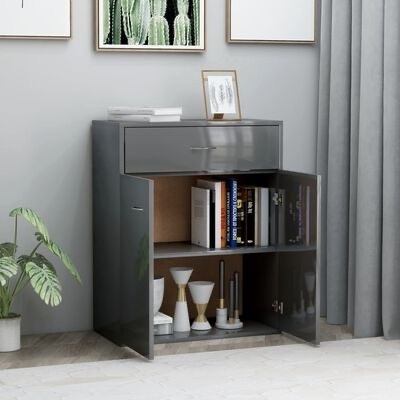 Móvel de arrumação cinzento com livros e acessórios decorativos