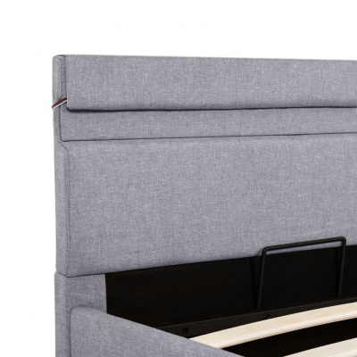 Cabeceira de cama estofada cinzenta com etiqueta colorida e estrutura de madeira