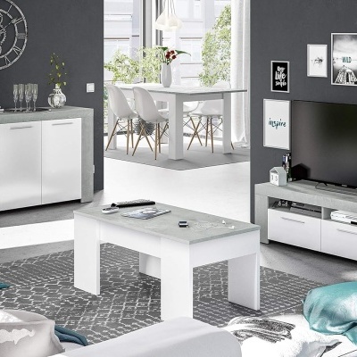 Sala de estar moderna com móveis brancos e cinzentos, sofá, mesa de centro, aparador, TV e decoração