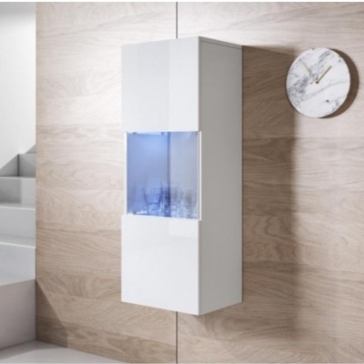 Móvel suspenso branco com porta de vidro azul e relógio de parede mármore