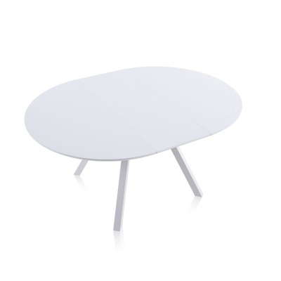Mesa de jantar oval branca com quatro pernas inclinadas