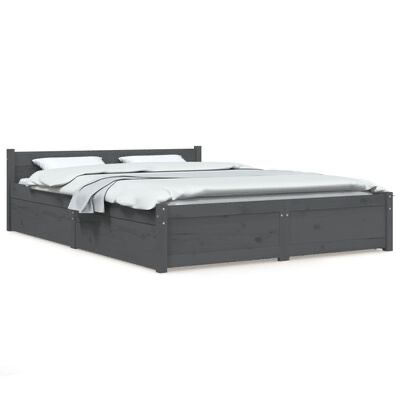 Cama de madeira cinzenta com roupa de cama branca em fundo branco