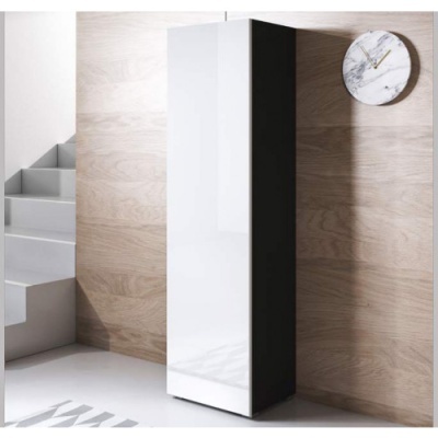 Móvel alto branco e preto com relógio de parede mármore