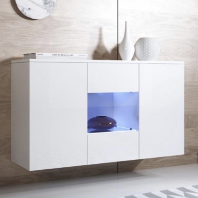 Móvel suspenso branco com compartimento iluminado e decoração