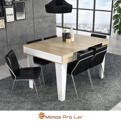 Mesa de jantar quadrada em madeira clara com cadeiras pretas e pernas brancas, tapete cinza e parede com quadros