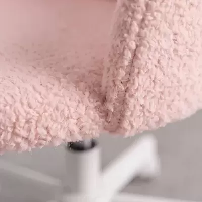 Cadeira de escritório rosa claro felpuda com base branca em metal