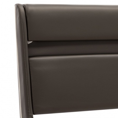 Cabeceira castanha em couro sintético acolchoada com três painéis