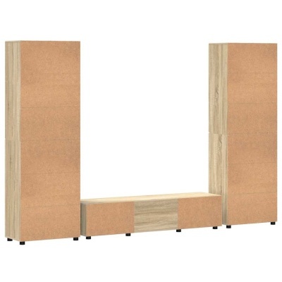 Conjunto de móveis para sala em madeira clara e castanha com duas estantes altas e um móvel baixo.