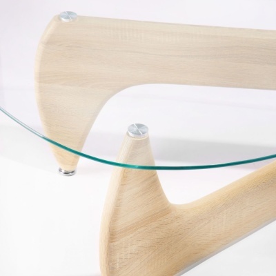 Mesa com tampo de vidro redondo e pernas de madeira clara