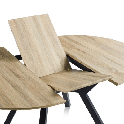 Mesa extensível de madeira clara com estrutura metálica preta