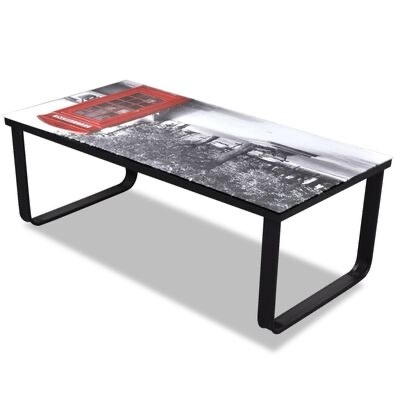 Mesa de vidro com imagem urbana e estrutura preta