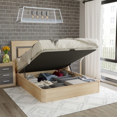 Cama com arrumação em madeira clara e colchão branco levantado