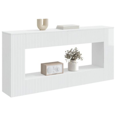 Móvel branco retangular com prateleiras e objetos decorativos
