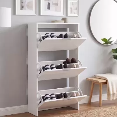 Armário branco para sapatos com espelho redondo e decoração moderna