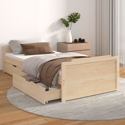 Cama de madeira clara com gavetas, roupa de cama e mesa de cabeceira com planta