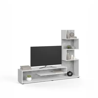 Móvel de TV branco com prateleiras e televisão