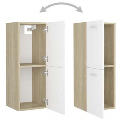 Armário de madeira clara com portas brancas