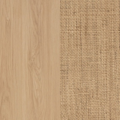 Superfície de madeira clara e tecido bege texturizado lado a lado