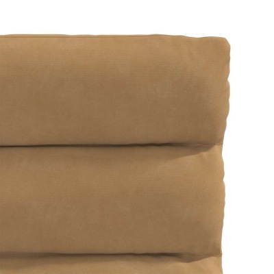 Três almofadas bege empilhadas com textura suave