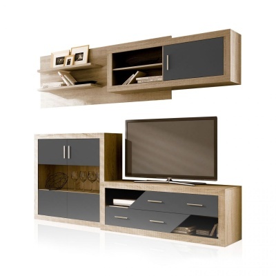 Móvel de sala em madeira clara com portas cinza-escuro e televisor