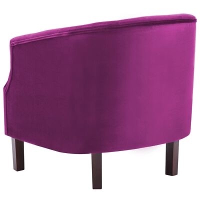 Poltrona roxa com pernas de madeira escura num fundo branco