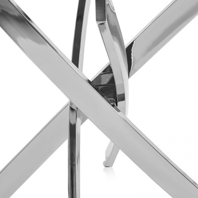 Pernas cruzadas de metal cromado prateado de mobiliário