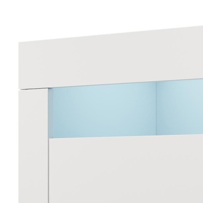 Parte superior de móvel branco com interior azul